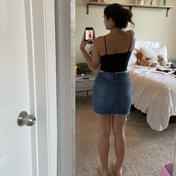 Tommy Hilfigire denim skirt - Picture 2 of 9